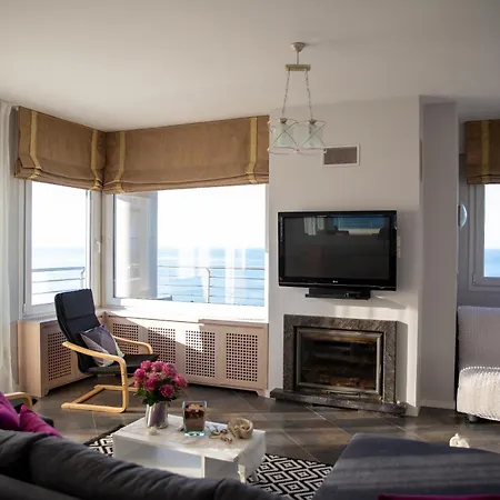 Salty Breeze Beachfront Apartment-premium דירה Peraía
