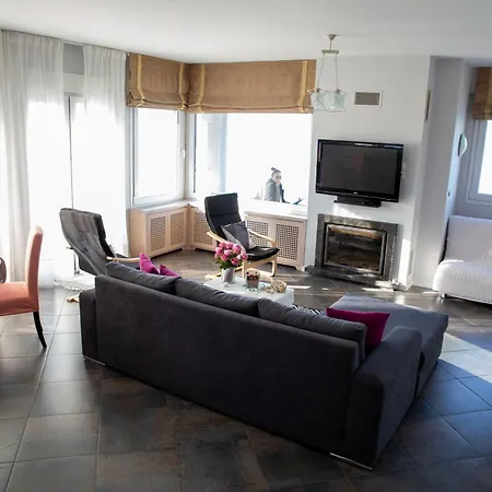 דירה Salty Breeze Beachfront Apartment-premium