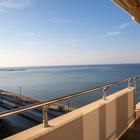 דירה Salty Breeze Beachfront Apartment-premium *
