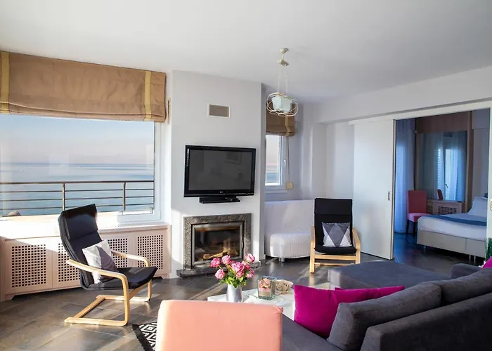 דירה Salty Breeze Beachfront Apartment-premium Peraía
