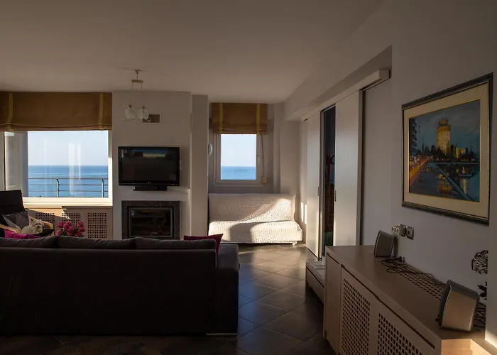 Salty Breeze Beachfront Apartment-premium * Peraía