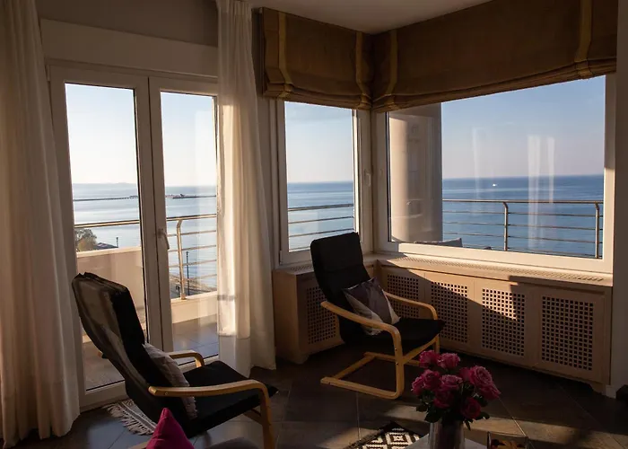 Salty Breeze Beachfront Apartment-premium דירה