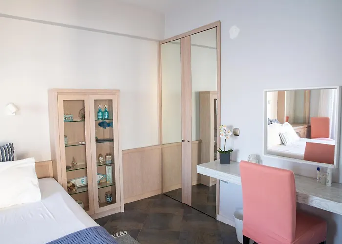 דירה Salty Breeze Beachfront Apartment-premium