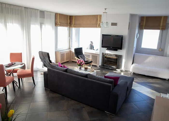 דירה Salty Breeze Beachfront Apartment-premium