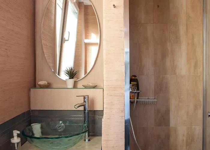Salty Breeze Beachfront Apartment-premium דירה