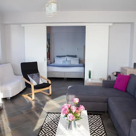 Salty Breeze Beachfront Apartment-premium * Peraía