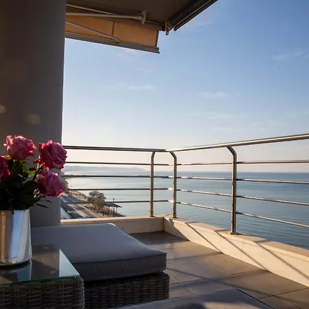Apartment Salty Breeze Beachfront Apartment-premium Peraia (Thessaloniki)
