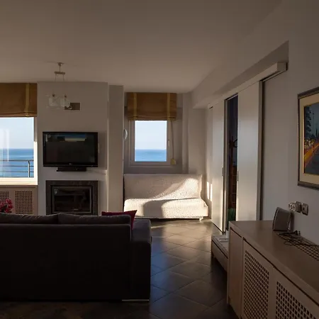 Salty Breeze Beachfront Apartment-premium * Peraia (Thessaloniki)