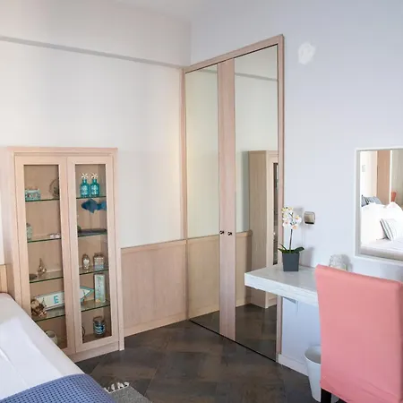Apartment Salty Breeze Beachfront Apartment-premium
