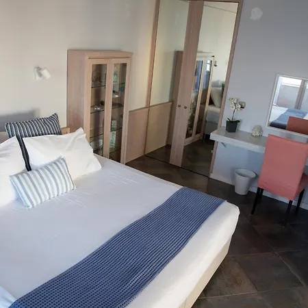 Salty Breeze Beachfront Apartment-premium Peraía