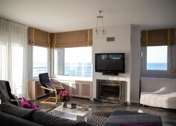 Salty Breeze Beachfront Apartment-premium 公寓 Peraía