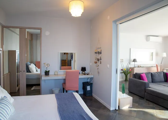 Salty Breeze Beachfront Apartment-premium * Peraía